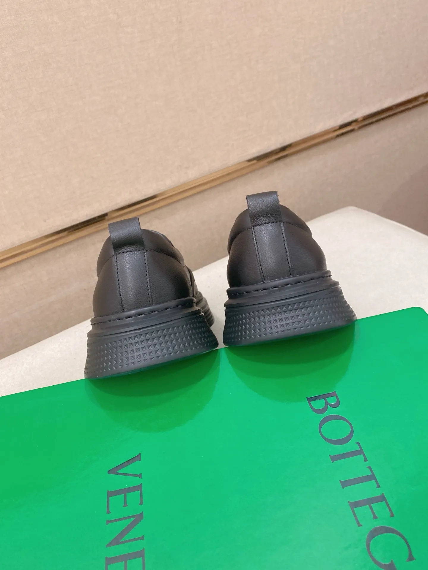 Men's shoes💰 500💰 【BV】The latest hot style‼ ️Casual men's shoes, uppers imported first-layer cowhide. Fully imported first-layer leather lining✔️Exquisite workmanship, excellent foot feel, special rubber sole✔️, cool and fashionable, the latest fashion, fashionable outsole, hurry up. Code number: 38-44